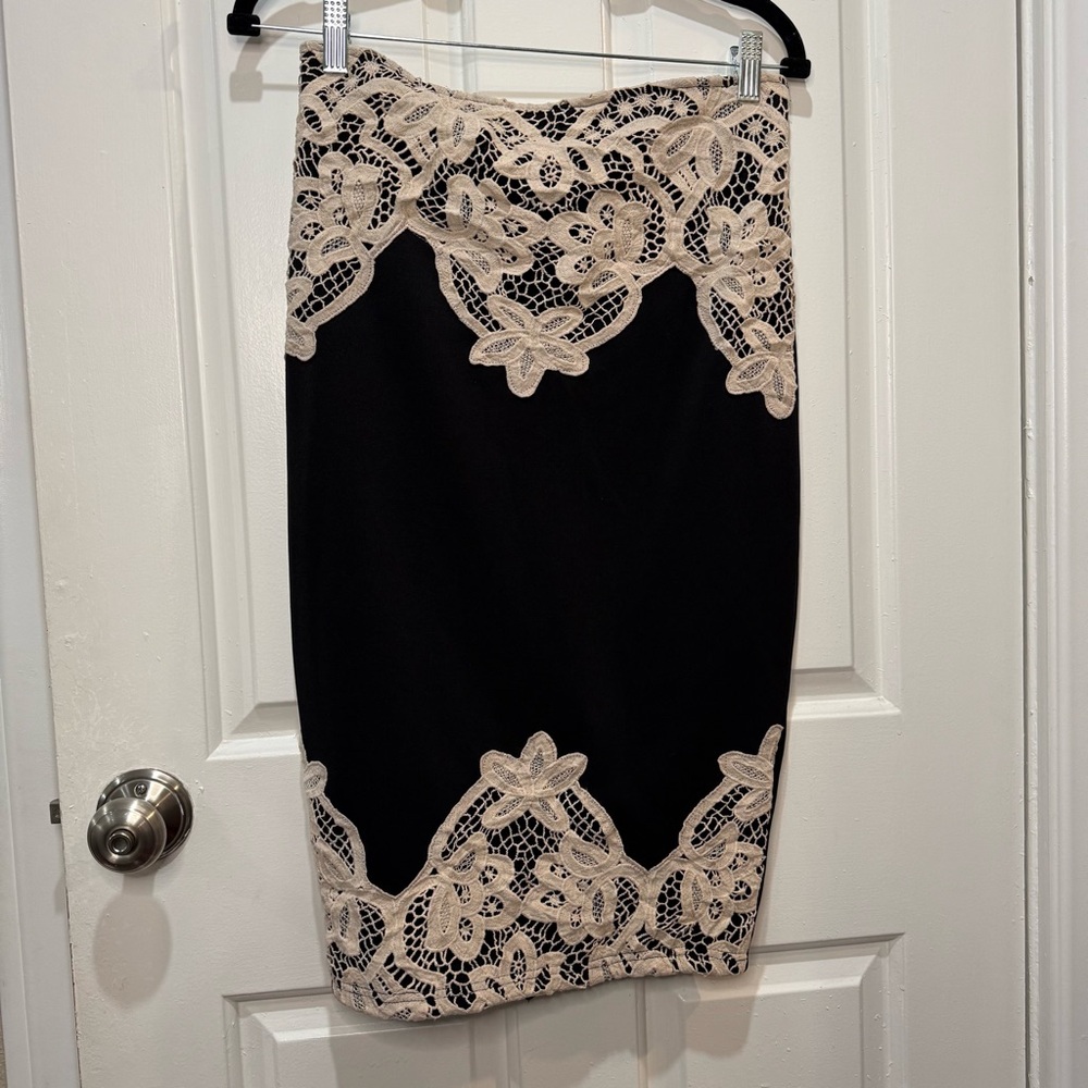 Privy Black Pencil Skirt with Cream Lace Accents SZ Large